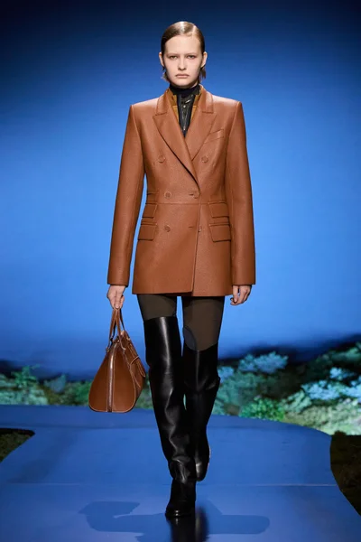 Look 9